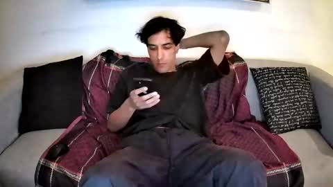 Snapshot of outtamatik chatting on 12/30/24, 03:47 G online show from 12/30/24, 03:47