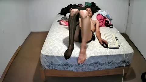 Snapshot of outtamatik chatting on 03/11/25, 12:54 G online show from 03/11/25, 12:54