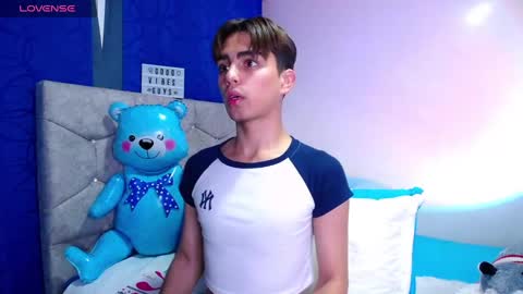 Owen  Independent model  online show from 03/10/25, 01:10