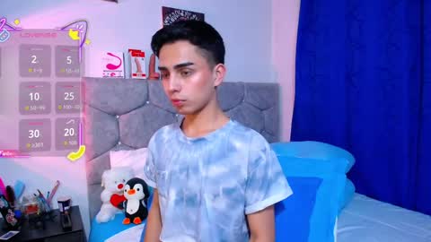 Owen  Independent model  online show from 11/11/25, 06:35