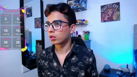 Owen  Independent model  online show from 03/26/26, 09:15