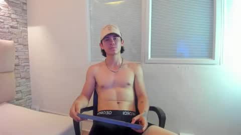 Snapshot of owenn_17 chatting on 10/02/25, 05:36 owwn online show from 10/02/25, 05:36