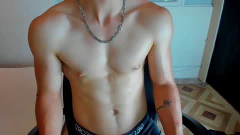 Snapshot of owenn_17 chatting on 10/11/25, 04:01 owwn online show from 10/11/25, 04:01