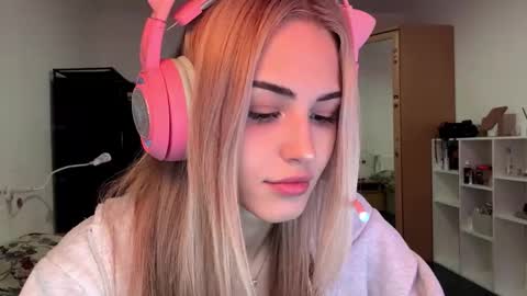 Snapshot of ozellagranville chatting on 02/13/26, 12:56 Eva online show from 02/13/26, 12:56