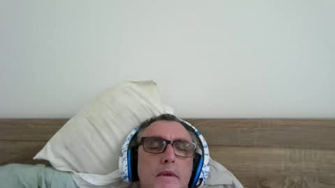 Snapshot of ozzie_male77 chatting on 10/25/25, 02:08 Brian online show from 10/25/25, 02:08
