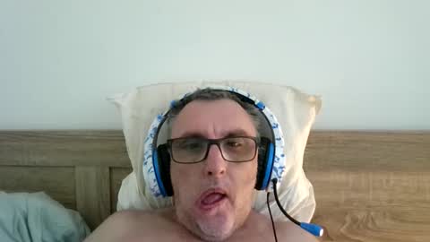 Snapshot of ozzie_male77 chatting on 10/26/25, 05:57 Brian online show from 10/26/25, 05:57
