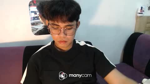 Snapshot of p1noytwink_ chatting on 12/18/25, 10:21 Terrence online show from 12/18/25, 10:21