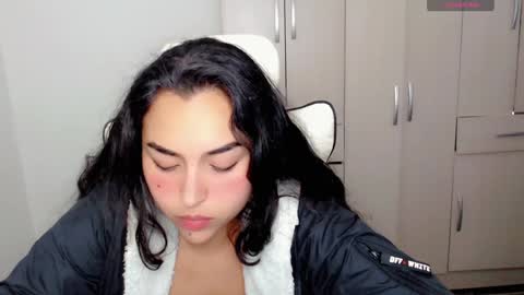 Snapshot of p_o_l_e_t_t chatting on 01/25/25, 12:27 Jane online show from 01/25/25, 12:27