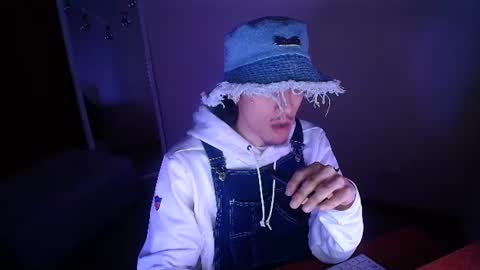 Snapshot of p_parker222 chatting on 06/19/26, 03:11 P PARKER online show from 06/19/26, 03:11