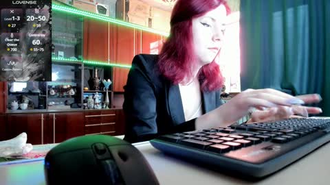 Snapshot of pa1e_pr1ncess chatting on 01/01/25, 12:22 Ella online show from 01/01/25, 12:22