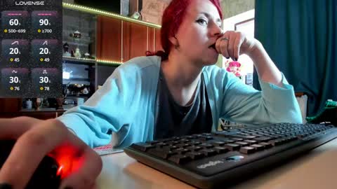Snapshot of pa1e_pr1ncess chatting on 01/17/25, 10:55 Ella online show from 01/17/25, 10:55