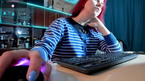 Snapshot of pa1e_pr1ncess chatting on 01/23/25, 06:49 Ella online show from 01/23/25, 06:49