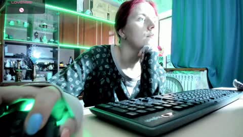 Snapshot of pa1e_pr1ncess chatting on 01/24/25, 01:25 Ella online show from 01/24/25, 01:25