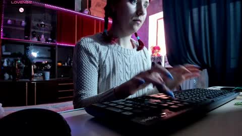 Snapshot of pa1e_pr1ncess chatting on 01/29/25, 01:07 Ella online show from 01/29/25, 01:07