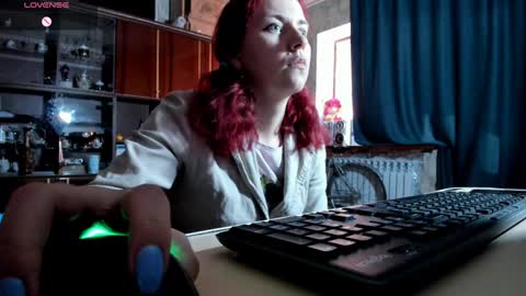 Snapshot of pa1e_pr1ncess chatting on 02/04/25, 11:27 Ella online show from 02/04/25, 11:27