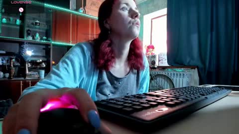 Snapshot of pa1e_pr1ncess chatting on 02/05/25, 12:06 Ella online show from 02/05/25, 12:06