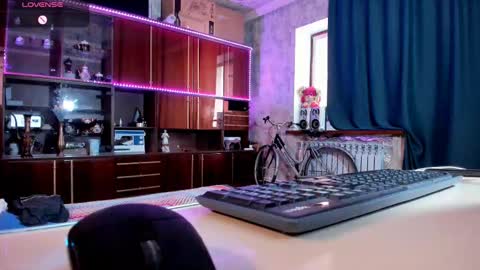Snapshot of pa1e_pr1ncess chatting on 02/11/25, 06:30 Ella online show from 02/11/25, 06:30