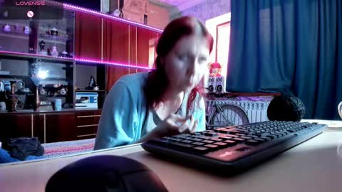 Snapshot of pa1e_pr1ncess chatting on 02/11/25, 01:51 Ella online show from 02/11/25, 01:51