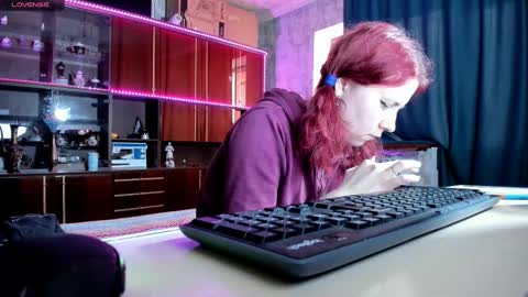 Snapshot of pa1e_pr1ncess chatting on 02/14/25, 01:18 Ella online show from 02/14/25, 01:18
