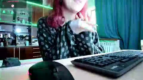 Snapshot of pa1e_pr1ncess chatting on 02/15/25, 06:12 Ella online show from 02/15/25, 06:12