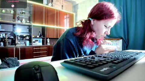 Snapshot of pa1e_pr1ncess chatting on 02/17/25, 06:42 Ella online show from 02/17/25, 06:42