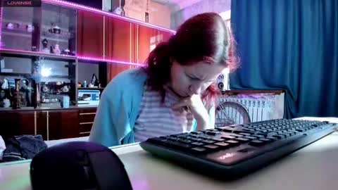Snapshot of pa1e_pr1ncess chatting on 02/18/25, 06:26 Ella online show from 02/18/25, 06:26