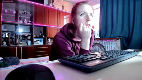 Snapshot of pa1e_pr1ncess chatting on 02/21/25, 11:33 Ella online show from 02/21/25, 11:33