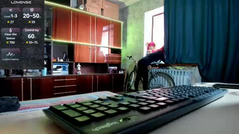 Snapshot of pa1e_pr1ncess chatting on 02/22/25, 10:29 Ella online show from 02/22/25, 10:29