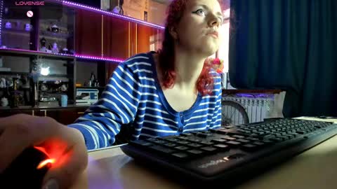 Snapshot of pa1e_pr1ncess chatting on 02/28/25, 09:04 Ella online show from 02/28/25, 09:04