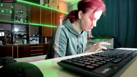 Snapshot of pa1e_pr1ncess chatting on 03/02/25, 10:45 Ella online show from 03/02/25, 10:45