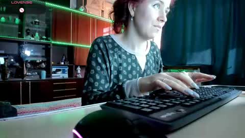 Snapshot of pa1e_pr1ncess chatting on 03/04/25, 12:01 Ella online show from 03/04/25, 12:01