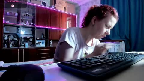 Snapshot of pa1e_pr1ncess chatting on 03/10/25, 07:53 Ella online show from 03/10/25, 07:53