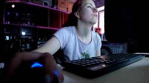 Snapshot of pa1e_pr1ncess chatting on 03/10/25, 11:53 Ella online show from 03/10/25, 11:53