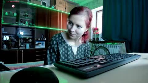 Snapshot of pa1e_pr1ncess chatting on 03/11/25, 06:43 Ella online show from 03/11/25, 06:43
