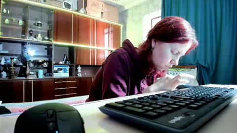 Snapshot of pa1e_pr1ncess chatting on 03/12/25, 09:23 Ella online show from 03/12/25, 09:23