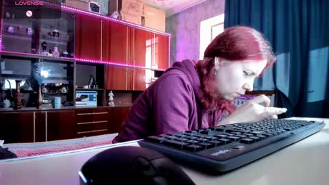 Snapshot of pa1e_pr1ncess chatting on 03/12/25, 12:26 Ella online show from 03/12/25, 12:26