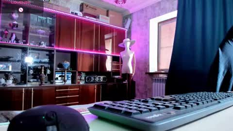 Snapshot of pa1e_pr1ncess chatting on 09/11/25, 06:57 Ella online show from 09/11/25, 06:57