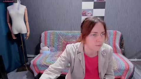 Snapshot of pa1e_pr1ncess chatting on 10/10/25, 08:13 Ella online show from 10/10/25, 08:13