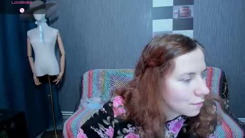 Snapshot of pa1e_pr1ncess chatting on 10/17/25, 06:49 Ella online show from 10/17/25, 06:49