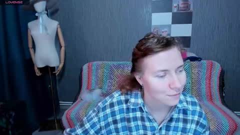 Snapshot of pa1e_pr1ncess chatting on 10/18/25, 07:53 Ella online show from 10/18/25, 07:53
