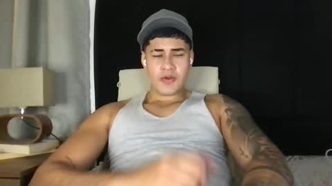 Snapshot of pablo_boston chatting on 02/19/25, 05:27 Javi online show from 02/19/25, 05:27