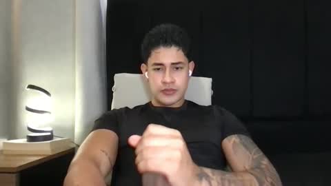 Snapshot of pablo_boston chatting on 10/03/25, 06:43 Javi online show from 10/03/25, 06:43