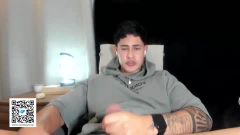 Snapshot of pablo_boston chatting on 10/21/25, 03:51 Javi online show from 10/21/25, 03:51