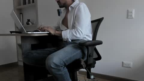 Snapshot of pablo_rincon95 chatting on 12/04/24, 05:55 pablo rincon95 online show from 12/04/24, 05:55