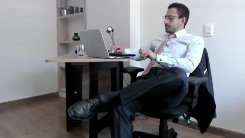 Snapshot of pablo_rincon95 chatting on 01/19/25, 04:46 pablo rincon95 online show from 01/19/25, 04:46