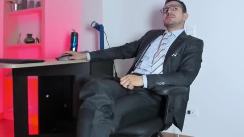 Snapshot of pablo_rincon95 chatting on 02/13/25, 02:42 pablo rincon95 online show from 02/13/25, 02:42