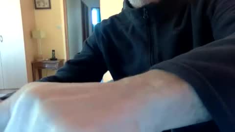 Snapshot of paca84 chatting on 10/17/25, 01:25 paca84 online show from 10/17/25, 01:25