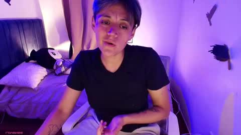 Snapshot of pafebame chatting on 11/17/25, 01:33 Fernanda online show from 11/17/25, 01:33