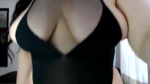 Snapshot of page_girl chatting on 10/20/25, 08:20 Page 3 online show from 10/20/25, 08:20