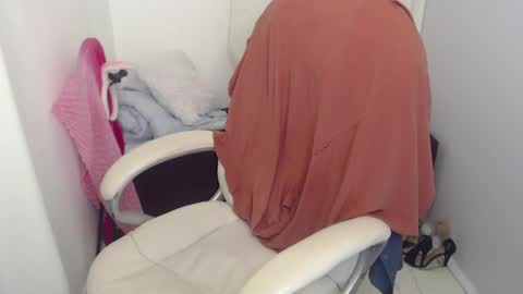 Snapshot of paiper_halliwey_ chatting on 12/03/24, 11:02 paiper online show from 12/03/24, 11:02